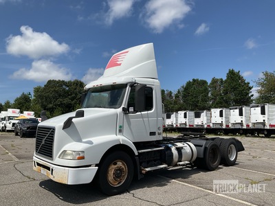 2016 Volvo VNM64T 6x4 Tracteur Routier