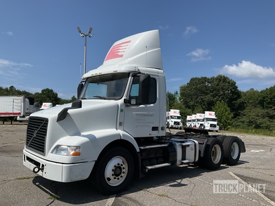 2015 Volvo VNM64T 6x4 T/A Day Cab Truck Tractor