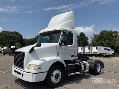 2015 Volvo VNM42T 4x2 S/A Day Cab Truck Tractor