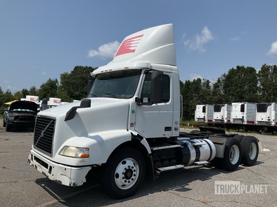 2016 Volvo VNM 6x4 T/A Day Cab Truck Tractor