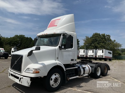 2015 Volvo VNM 6x4 T/A Day Cab Truck Tractor