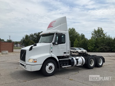 2015 Volvo VNM 6x4 T/A Day Cab Truck Tractor