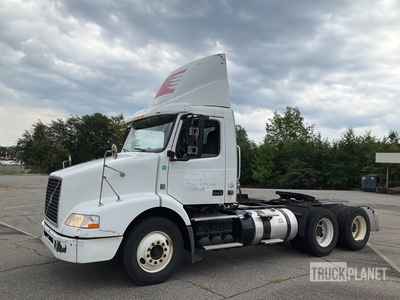 2015 Volvo VNM64T 6x4 T/A Day Cab Truck Tractor