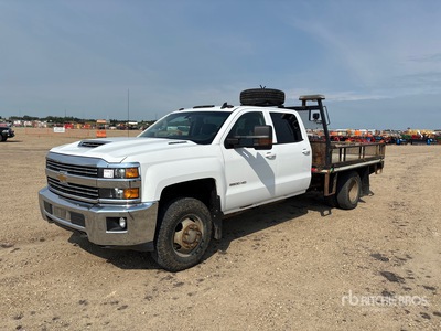 2017 Chevrolet Silverado 3500HD 4x4 Crew Cab Flatbed Truck