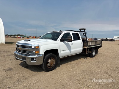 2017 Chevrolet Silverado 3500HD 4x4 Crew Cab Flatbed Truck