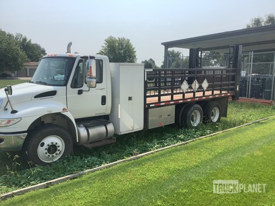 2014 International DuraStar 4400 flatbed truck