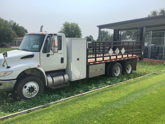 2014 International 4400 6x4 Flatbed Truck