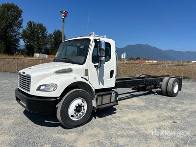2019 Freightliner M2 106 4x2 الكابينة والهيكل