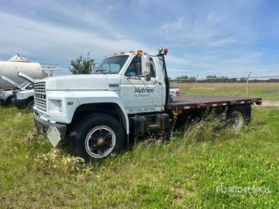 1984 Ford F800 4x2 Flatbed Truck