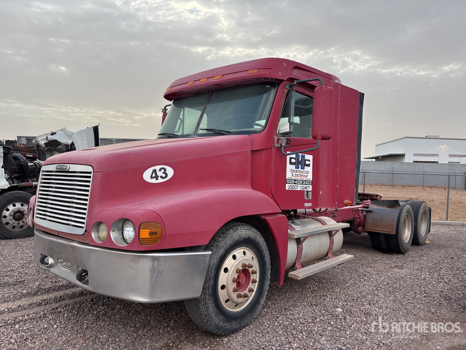 2000 Freightliner FLC120 6x4 T/A Sleeper Truck Tractor (Inoperable)