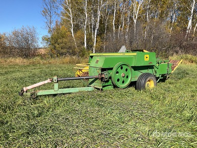John Deere 336 Square Baler