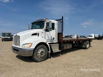 2015 Kenworth T300 4x2 Flatbed Truck