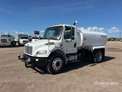 2019 Freightliner 2000 gal 4x2 Camion à eau
