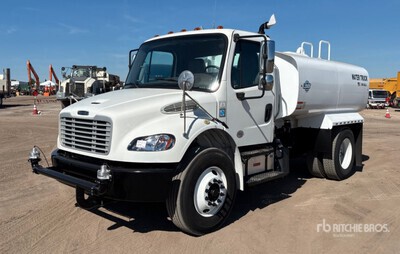 2019 Freightliner 2000 gal 4x2 شاحنة مياه