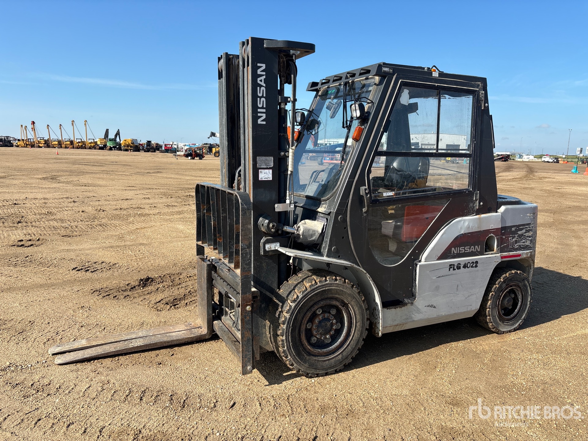 2011 Nissan 9500 lb Pneumatic Tire Forklift