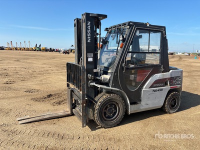 2011 Nissan 9500 lb Pneumatic Tire Wózek widłowy