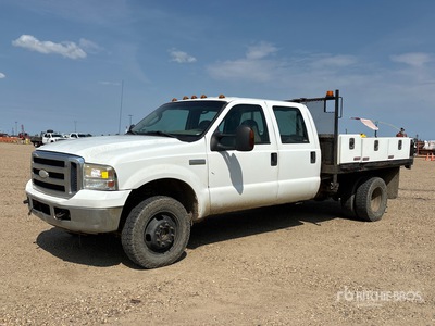 2006 Ford F-350 XLT 4x4 Crew Cab Flatbed Truck