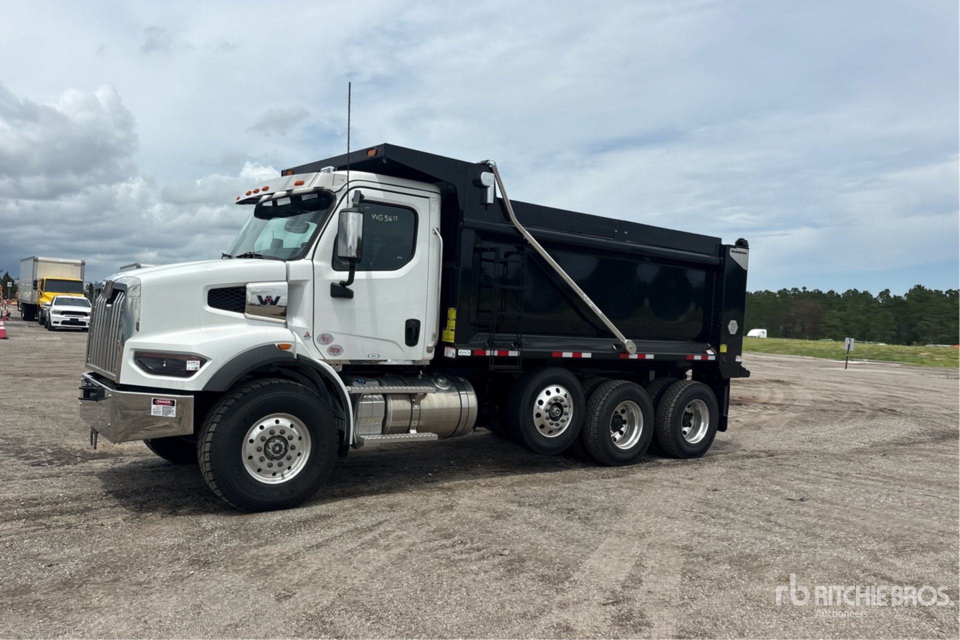 2026 Western Star 47X 8x4 Tri/A Dump Truck (Unused)