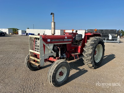 International Harvester 574 Tracteur agricole 2 roues motrices