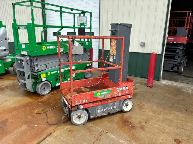 2015 Skyjack SJ16 Vertical Mast Lift 2015 Skyjack SJ16 Vertical Mast Lift