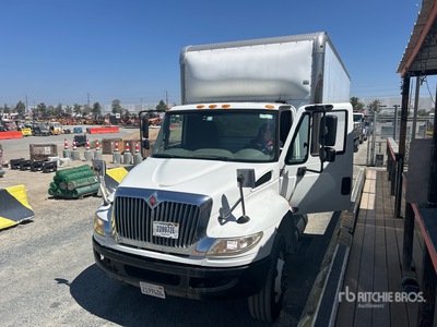 2017 International 4300 SBA 4x2 Furgoneta caja cerrada