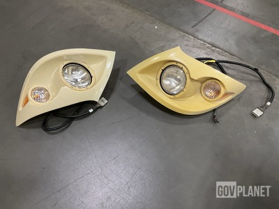 (8) Navistar Defense 3674972C92 Headlights