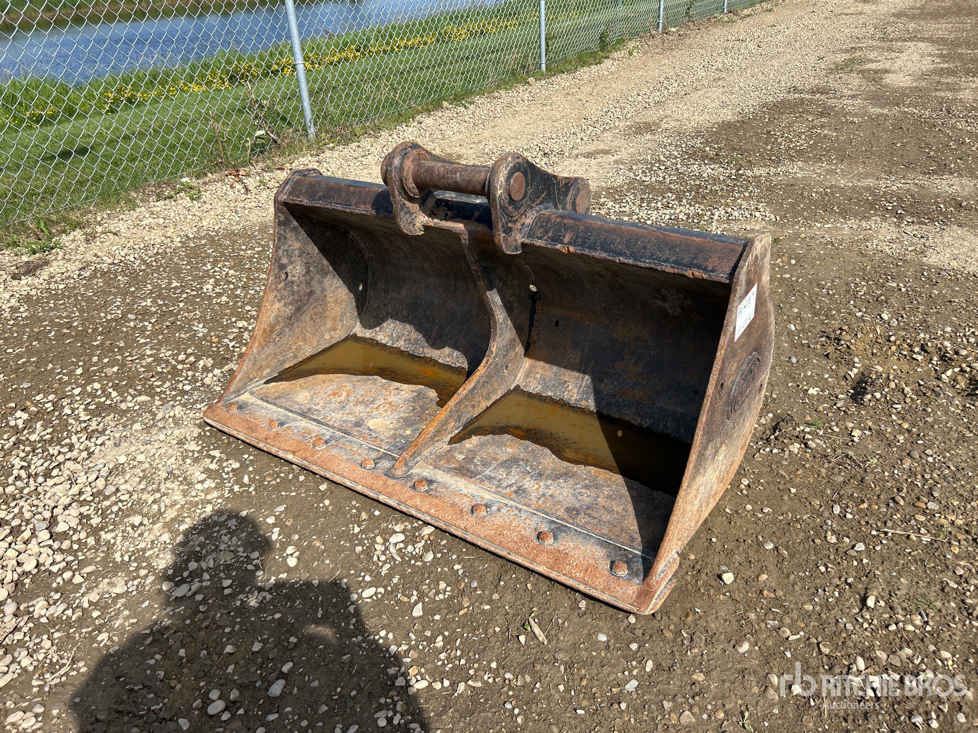 Geith 46 in Cleanup Excavator Bucket - Fits Bobcat E85