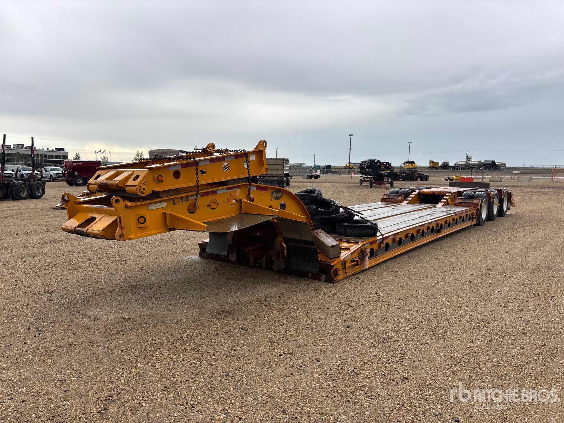 1994 Gerrys Tri/A Removable Gooseneck Lowboy Trailer