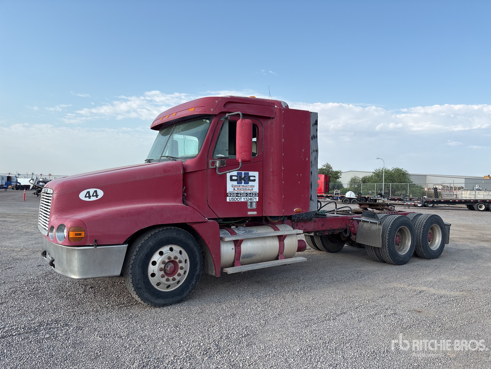 2000 Freightliner FLC120 6x4 T/A Day Cab Truck Tractor
