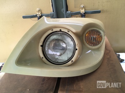 (2) Navistar Defense 3674972C91 Headlights
