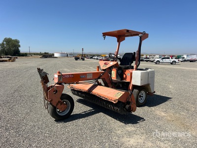 Lay-Mor 8HC Ride-On を見 Sweeper