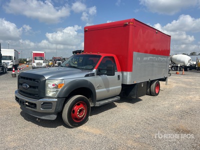 2013 Ford F-550 4x2 Camion fourgon