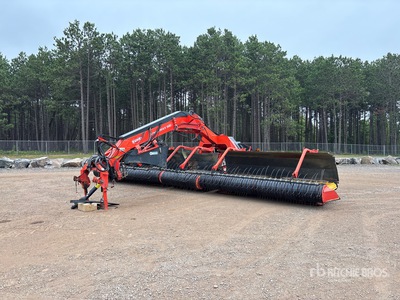 2017 Kuhn Merge Maxx 900 30 ft 2-Point Windrow Merger