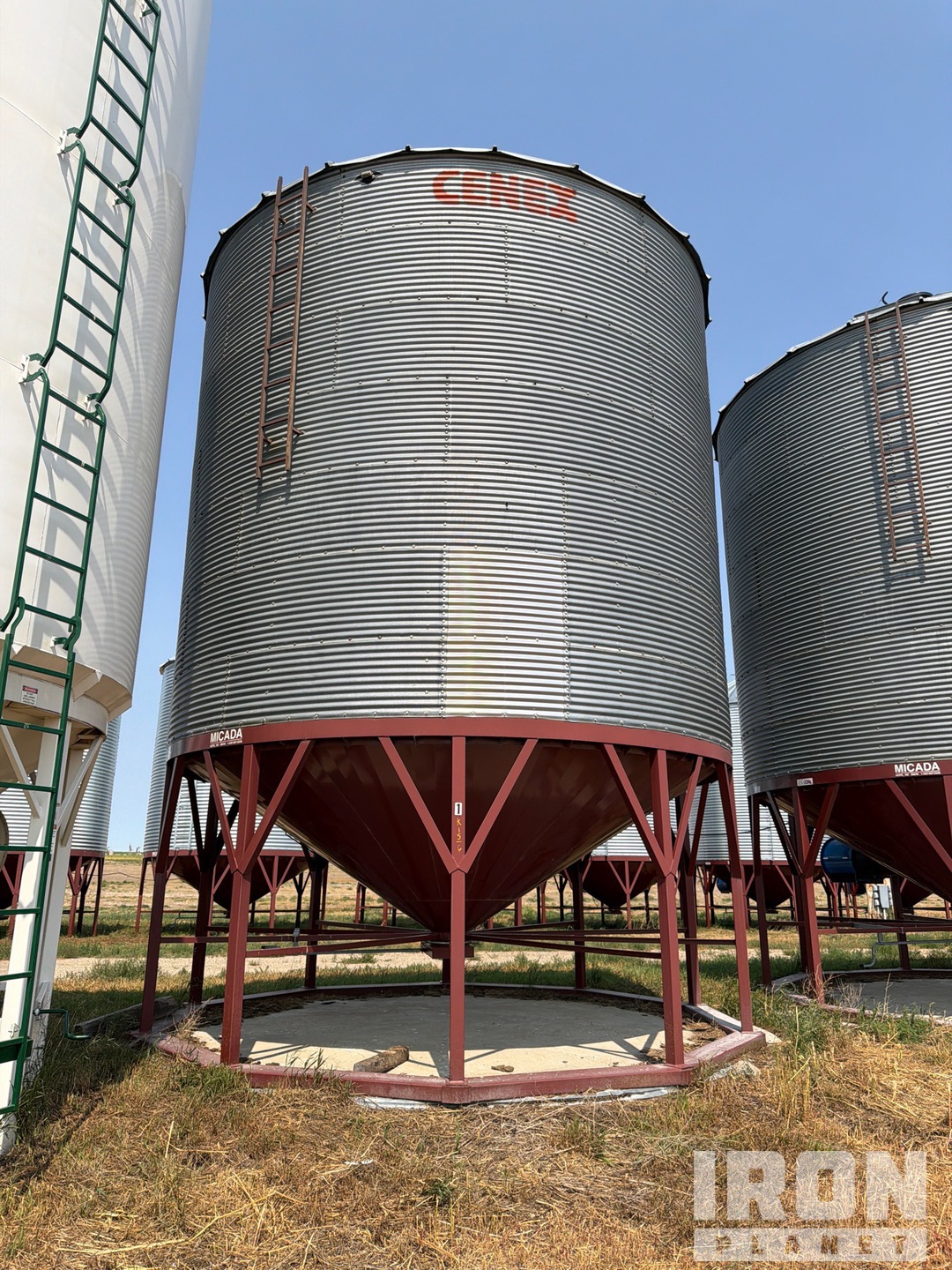 Micada +/- 400 bu Grain Bin