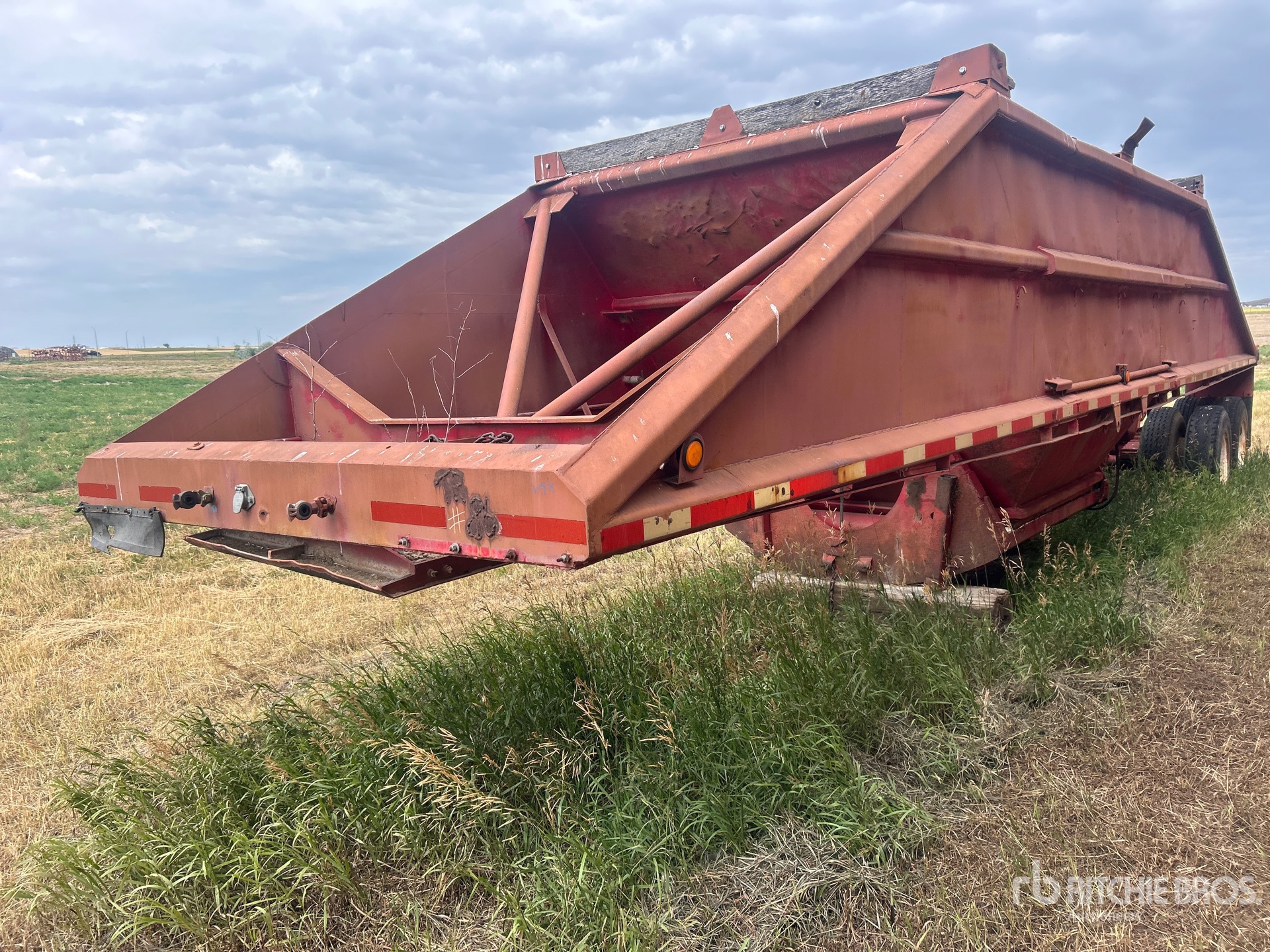 1977 Load King 1215 36 ft T/A Belly Dump Trailer