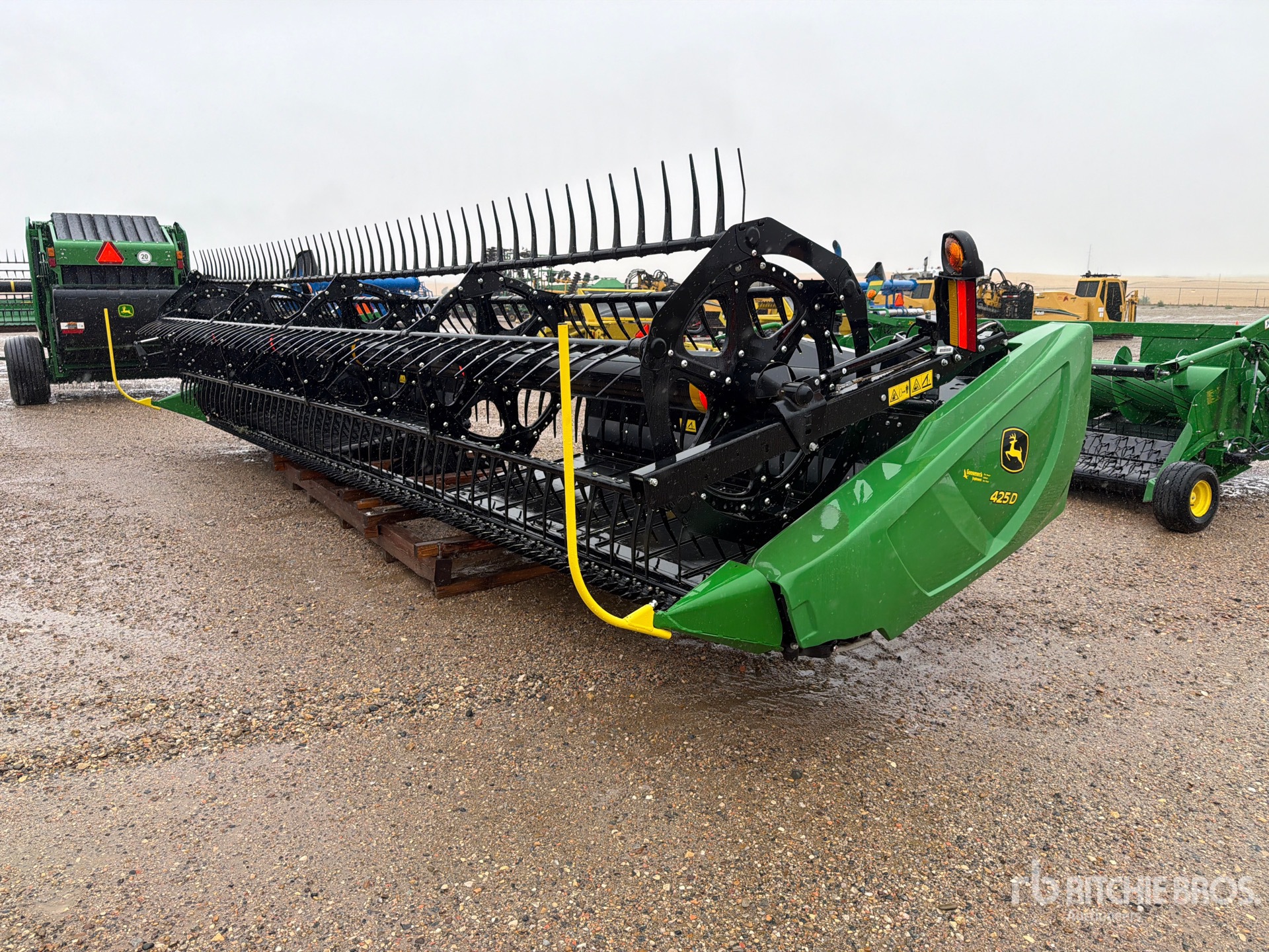 2022 John Deere 425D 25 ft Draper Combine Pickup Header