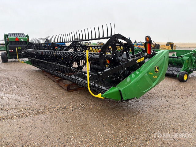 2022 John Deere 425D 25 ft Draper Combine Pickup Header
