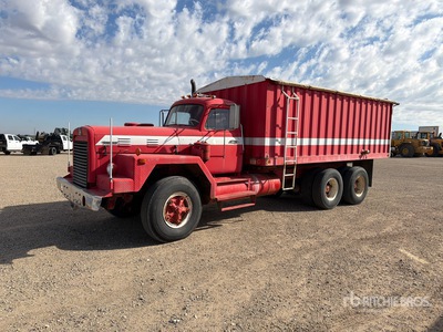 1959 International 6x4 Camion à grains