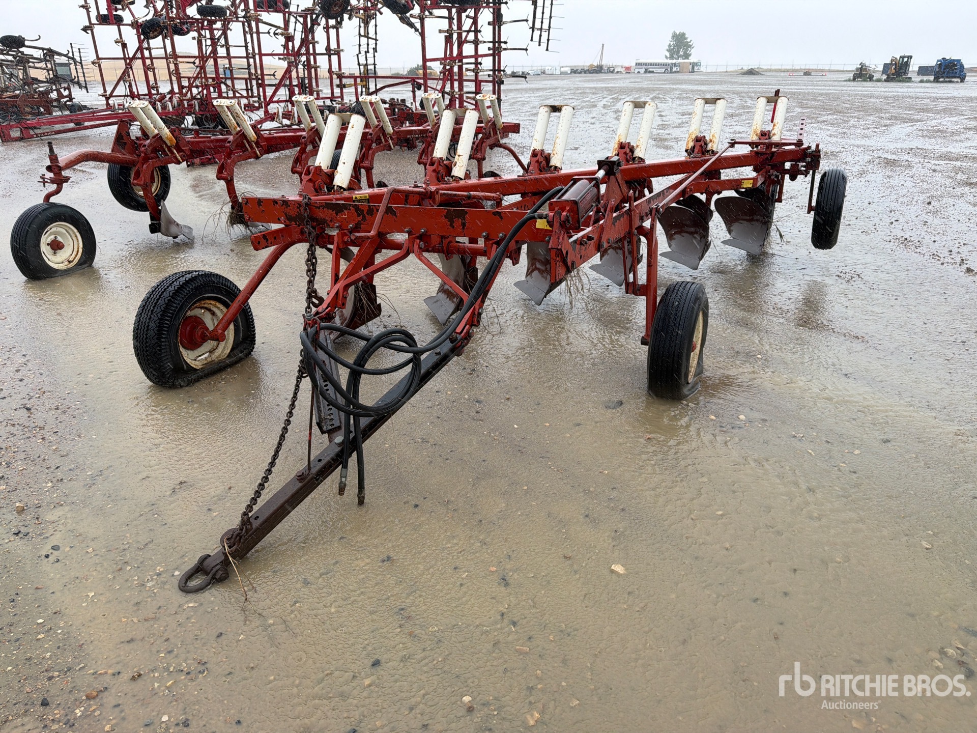 International 770 8 ft Bottom Moldboard Chisel Plow