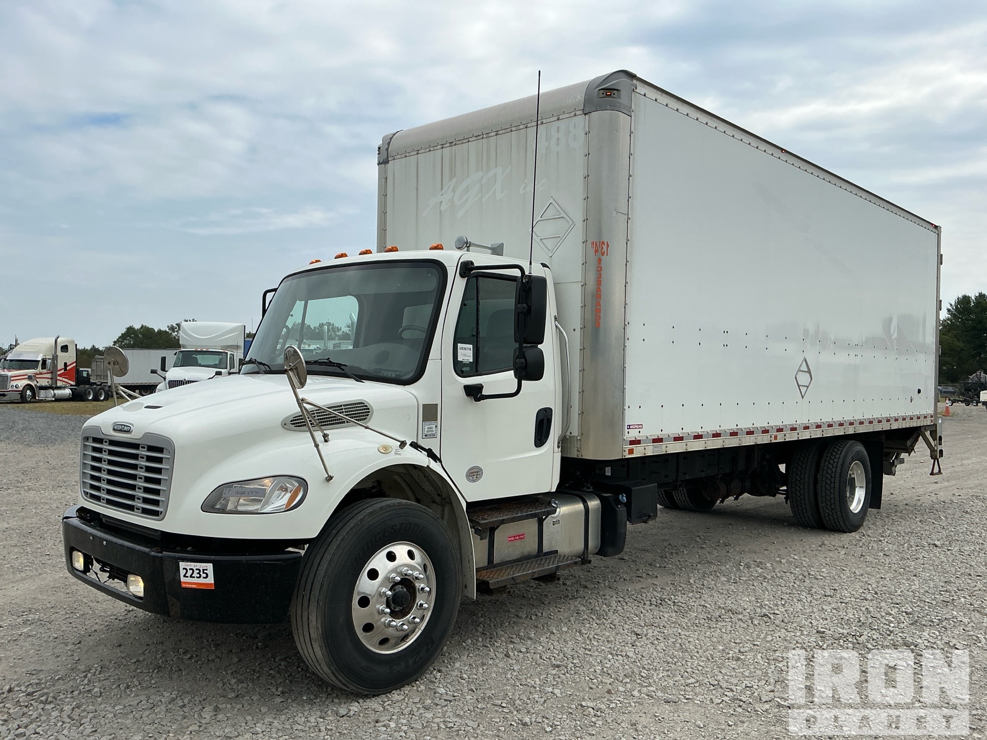 2019 Freightliner M2 106 4x2 شاحنة فان