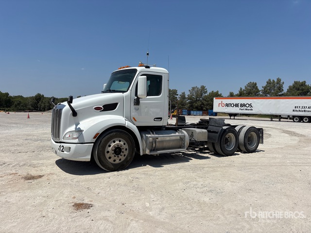 2015 Peterbilt 579 6x4 T/A Day Cab Truck Tractor