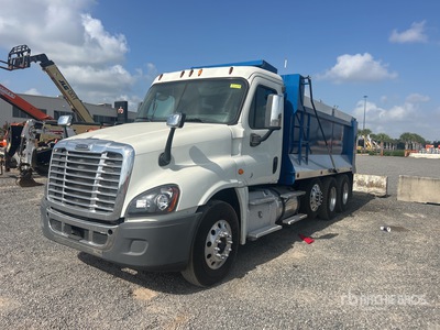 2015 Freightliner Cascadia 125 8x4 Camion à benne basculante Tri/E