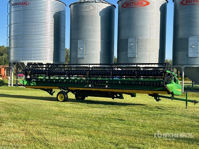 2008 John Deere 930D 30 ft Draper Testata mietitrebbia
