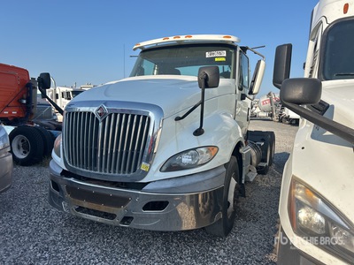 2016 International LF627 6x4 Cabeza Tractora Cabina Corta (Inoperable)