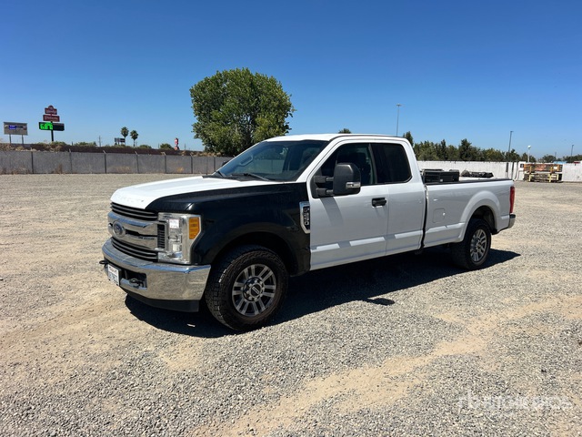 2017 Ford F-250 XLT 4x2 Extended Cab Pickup