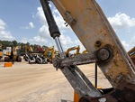 Hydraulics with Bucket Cylinder