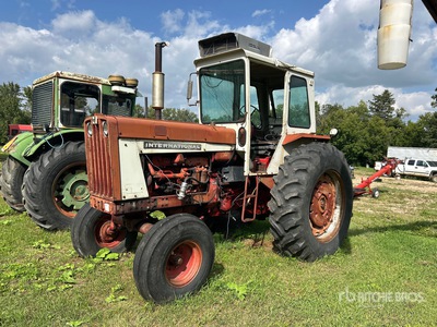 International 806 Trattore agricolo 2RM (Inoperable)