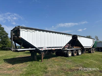 2009 Castleton Tri/A Super B-Train Grain Trailer