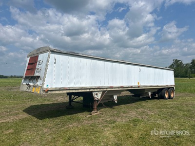 1990 Chamberlin JDWH-100 42 ft T/A Grain Trailer