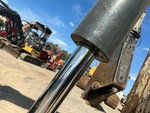 Hydraulics with Thumb Cylinder
